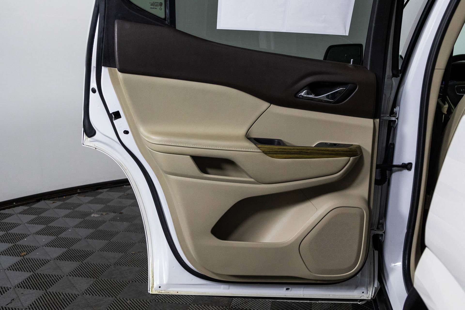 Used 2018 GMC Acadia Denali w/ Technology Package image 35