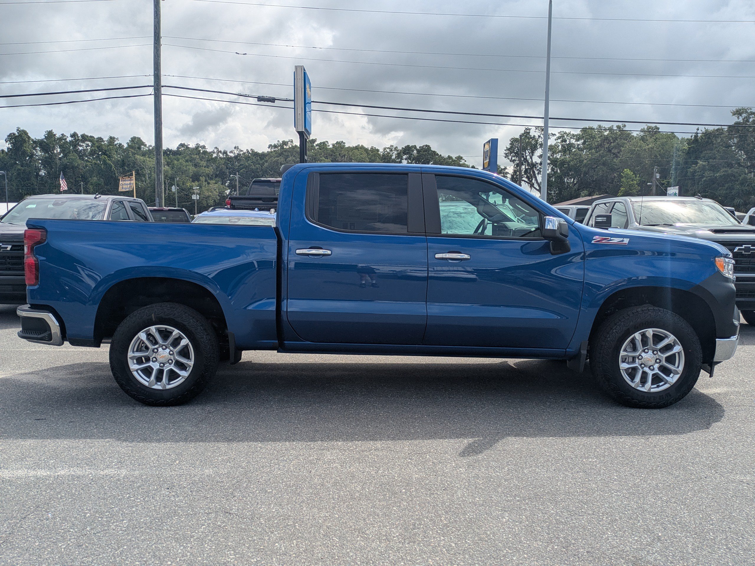 New 2026 Chevrolet Silverado 1500 LT w/ Z71 Off-Road Package AWD/4WD image 3