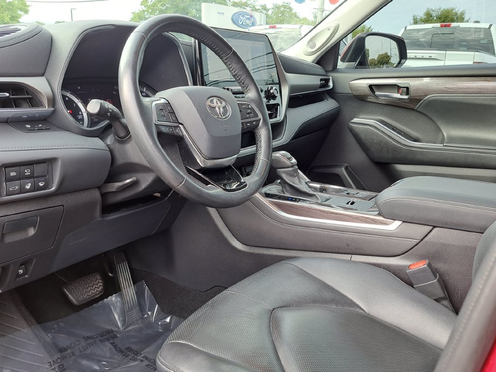 Used 2021 Toyota Highlander Limited FWD image 8
