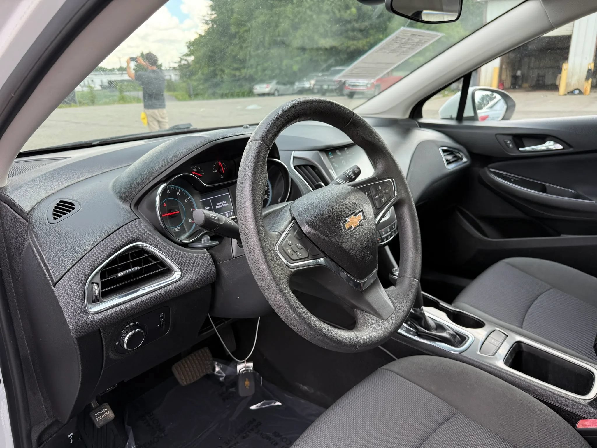 Used 2018 Chevrolet Cruze LT w/ Convenience Package FWD image 17