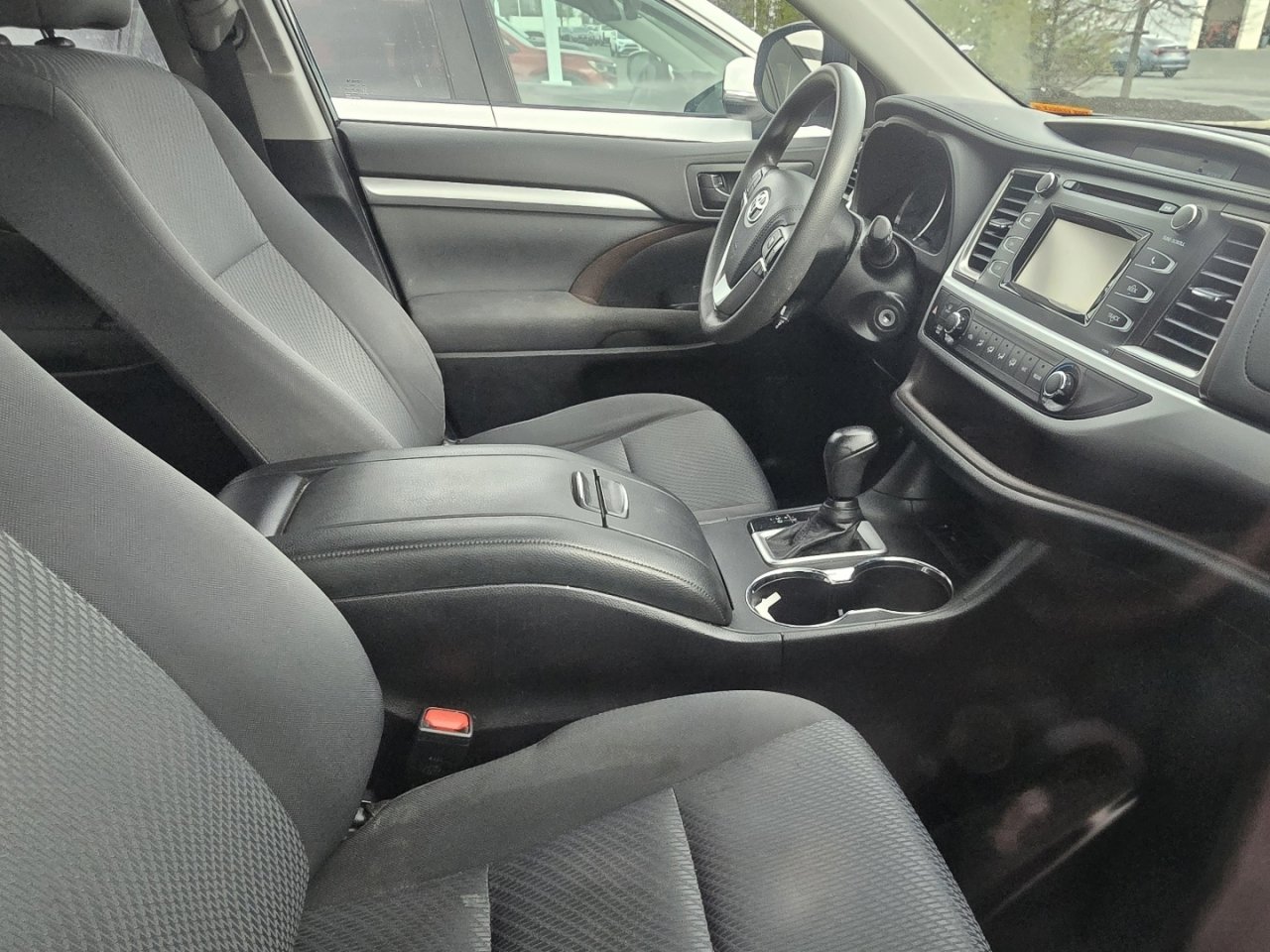 Used 2019 Toyota Highlander LE image 16