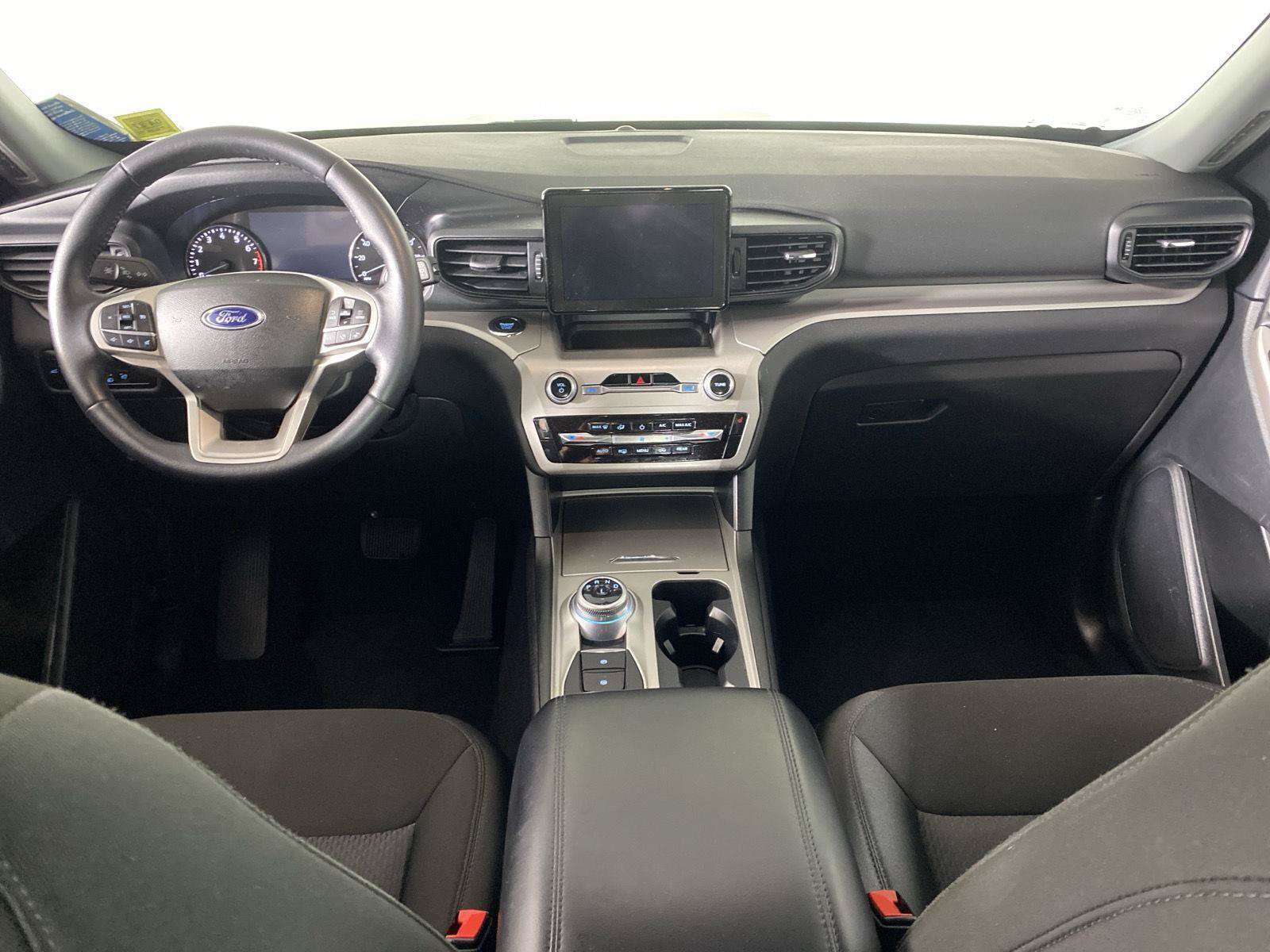 Used 2023 Ford Explorer XLT AWD/4WD image 28
