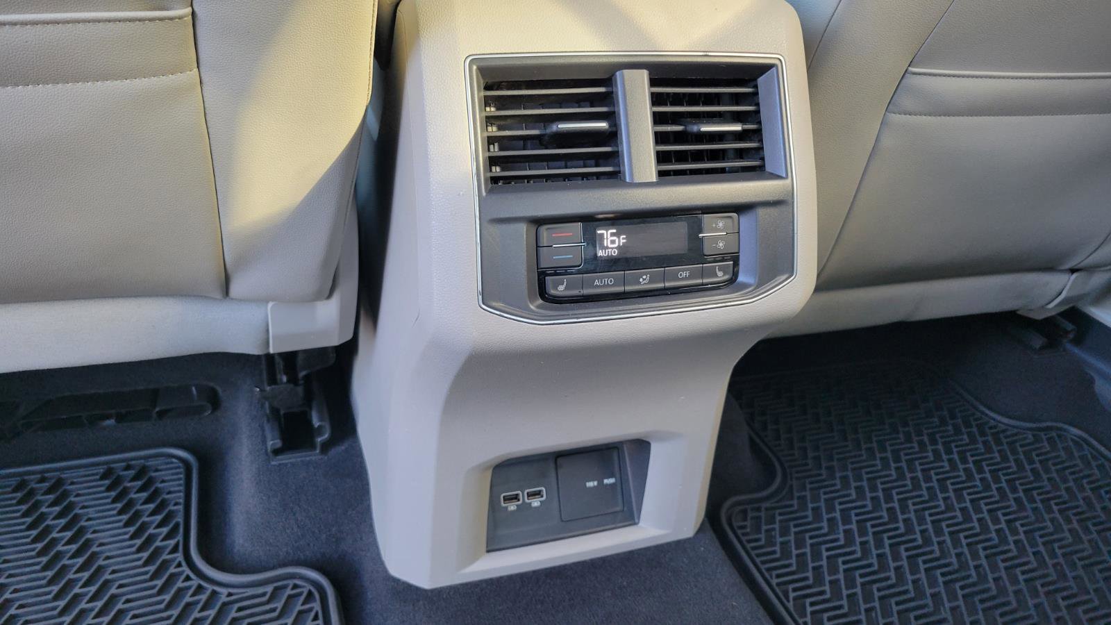 Used 2019 Volkswagen Atlas SEL Premium image 35