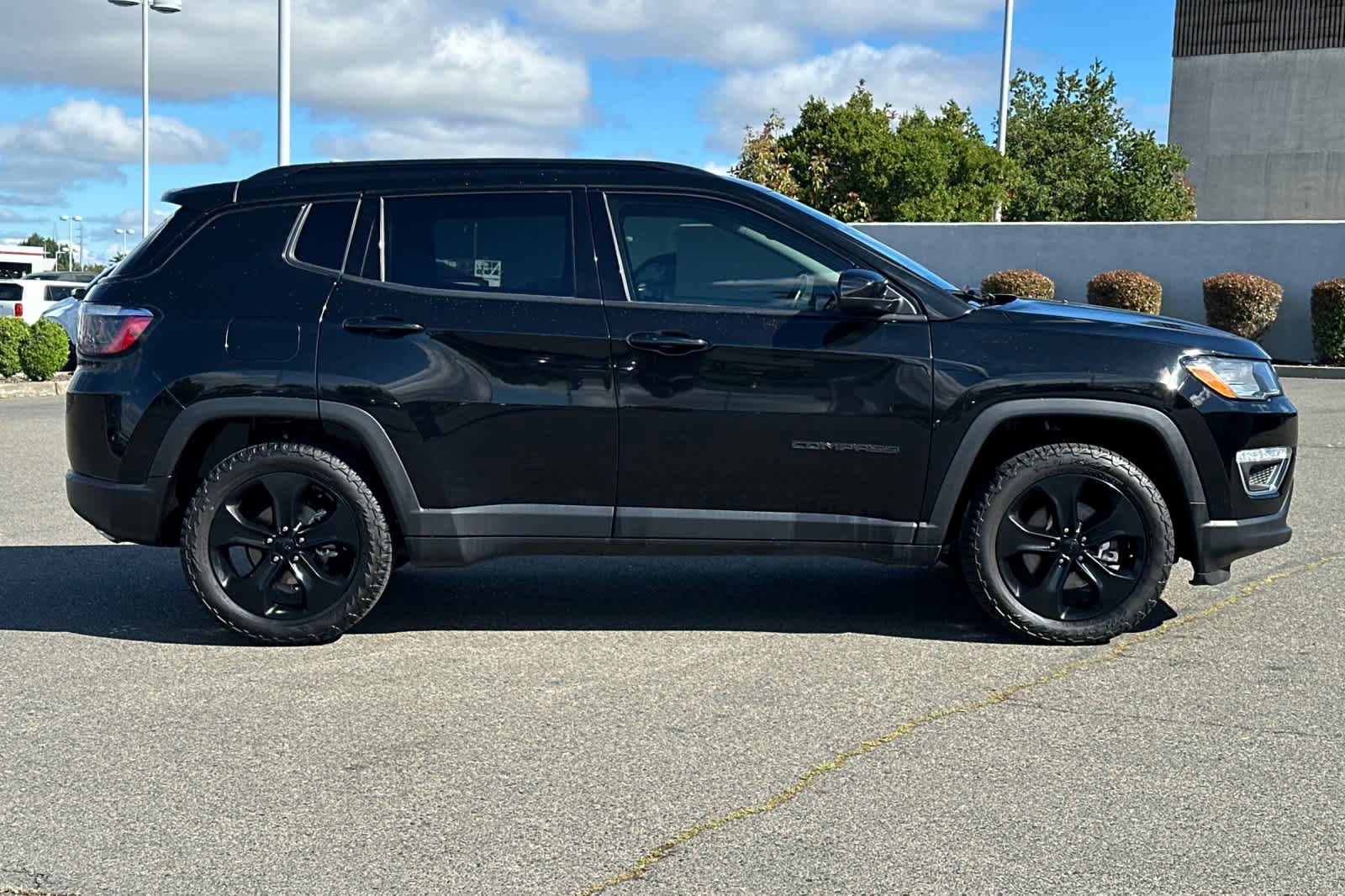 Used 2021 Jeep Compass Latitude w/ Sun and Sound Group AWD/4WD image 6