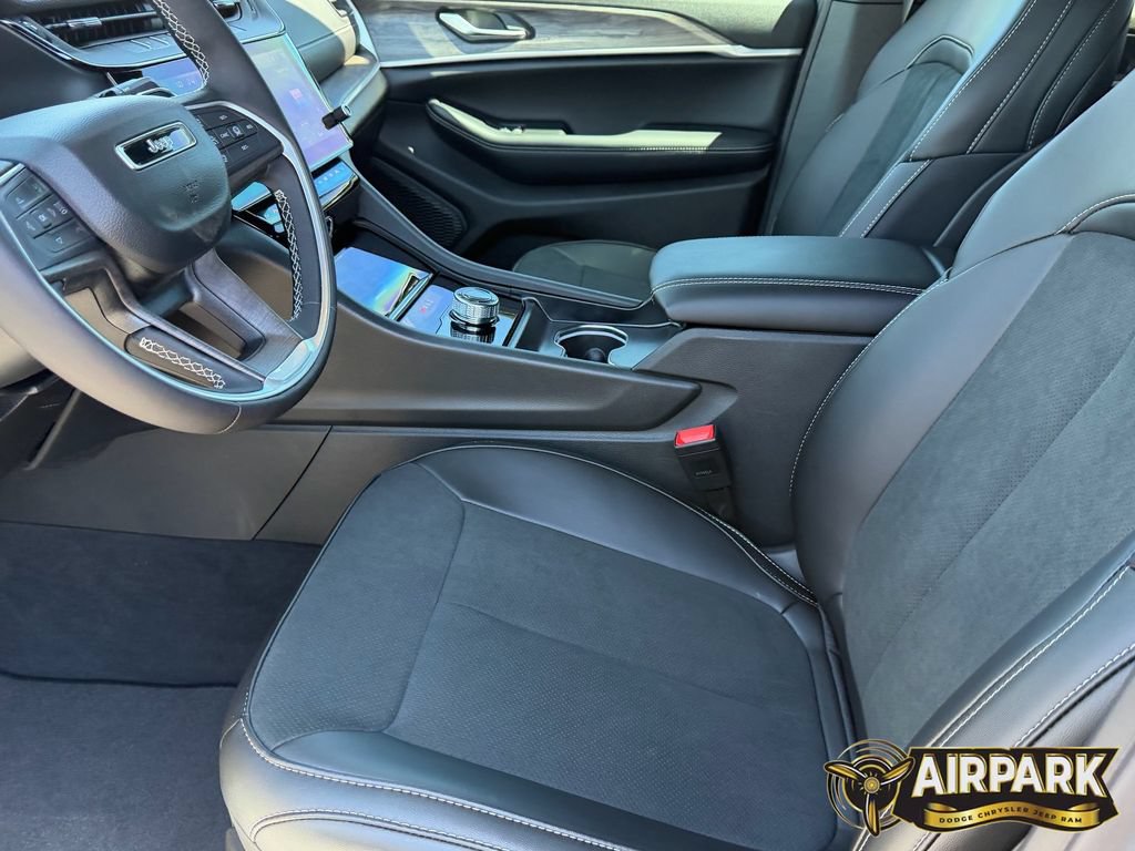 New 2026 Jeep Grand Cherokee Altitude RWD image 17