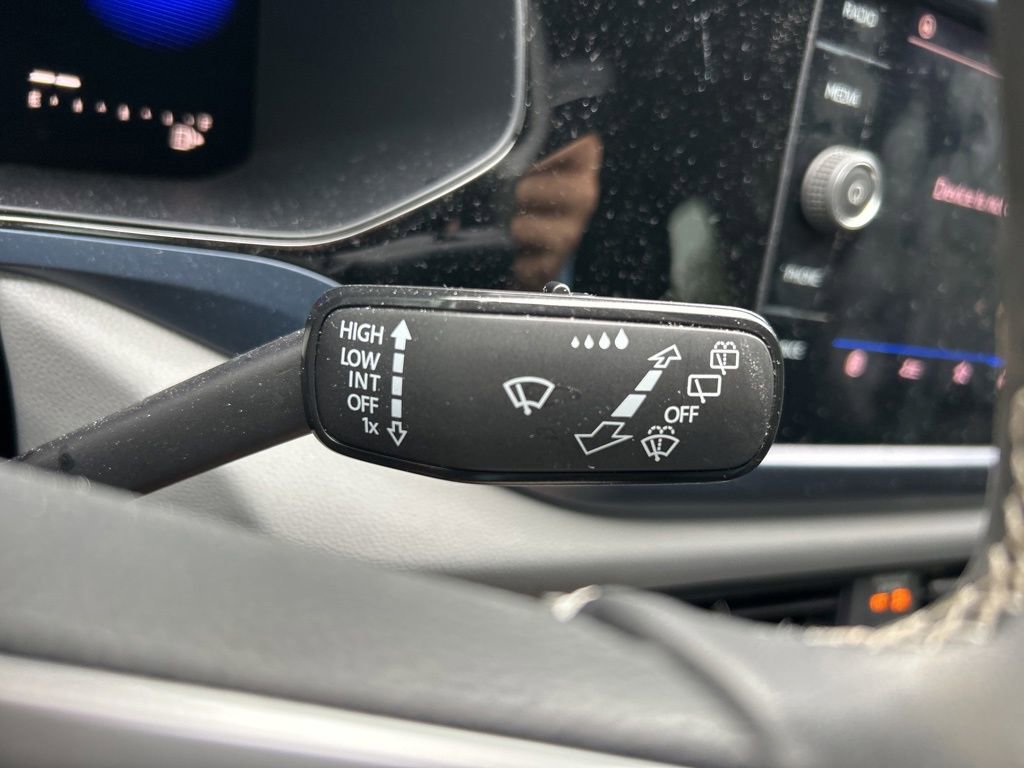 Used 2022 Volkswagen Taos SE image 30