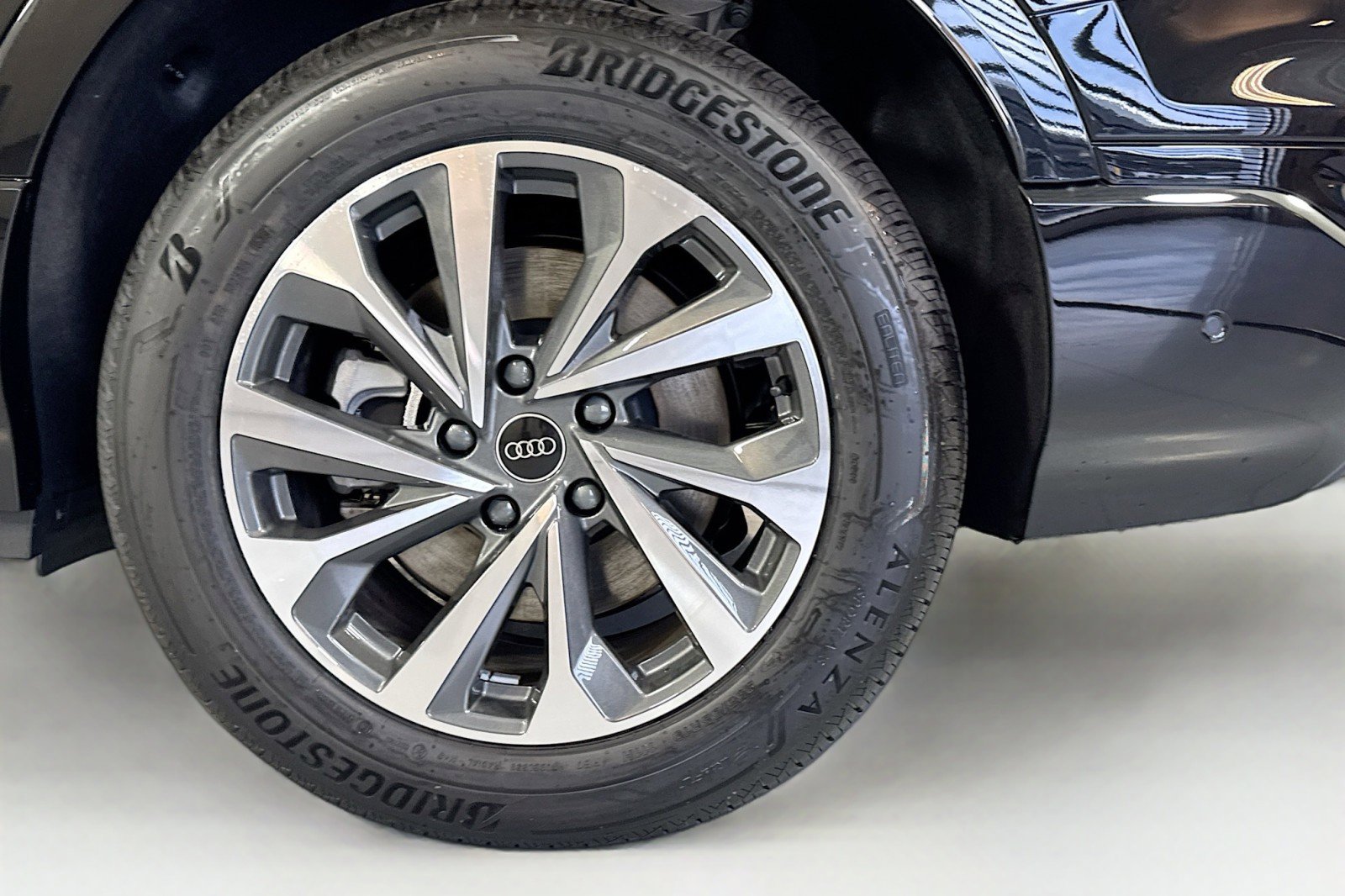New 2025 Audi Q6 e-tron Premium image 28