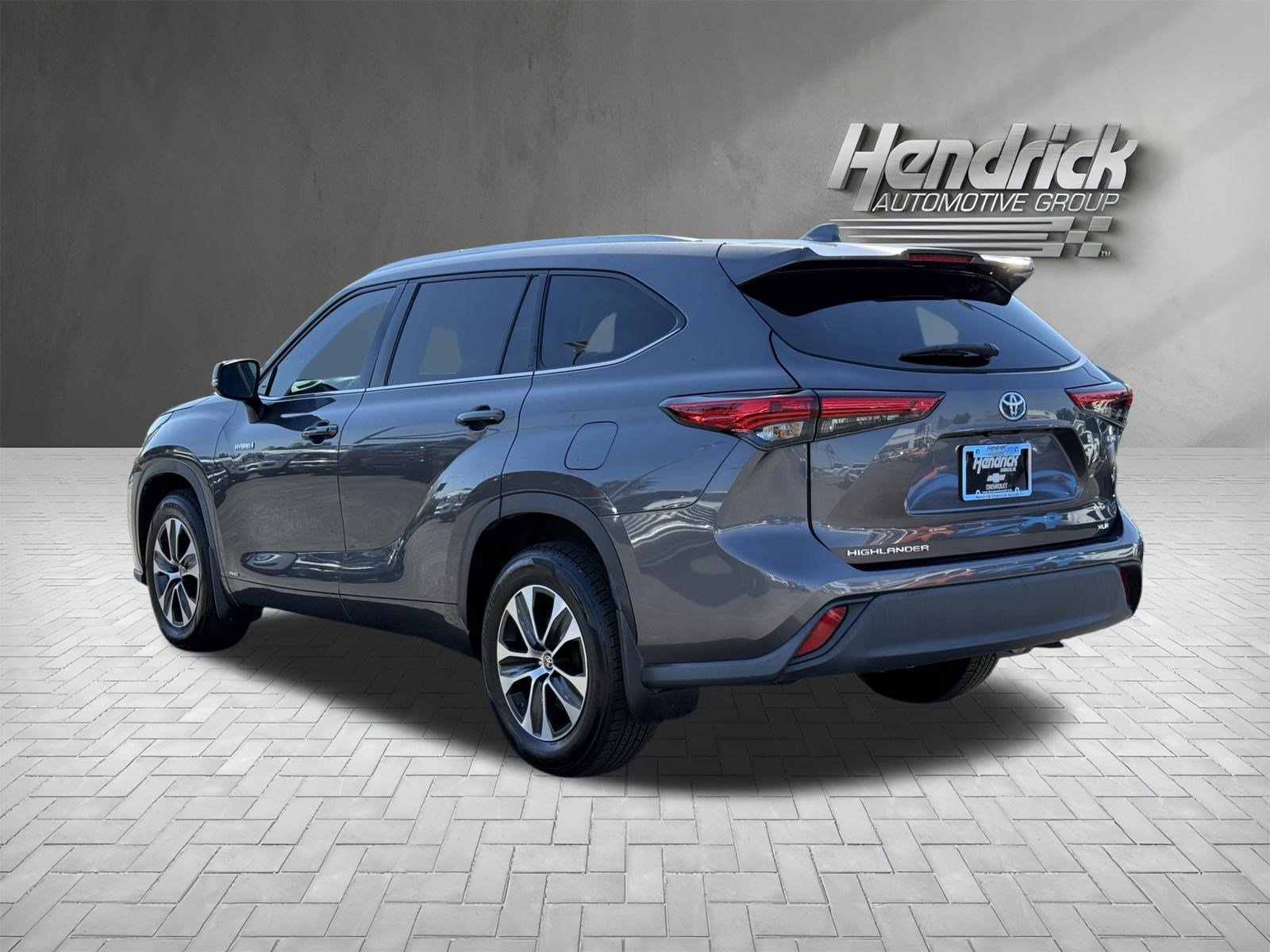 Used 2021 Toyota Highlander XLE AWD/4WD image 8