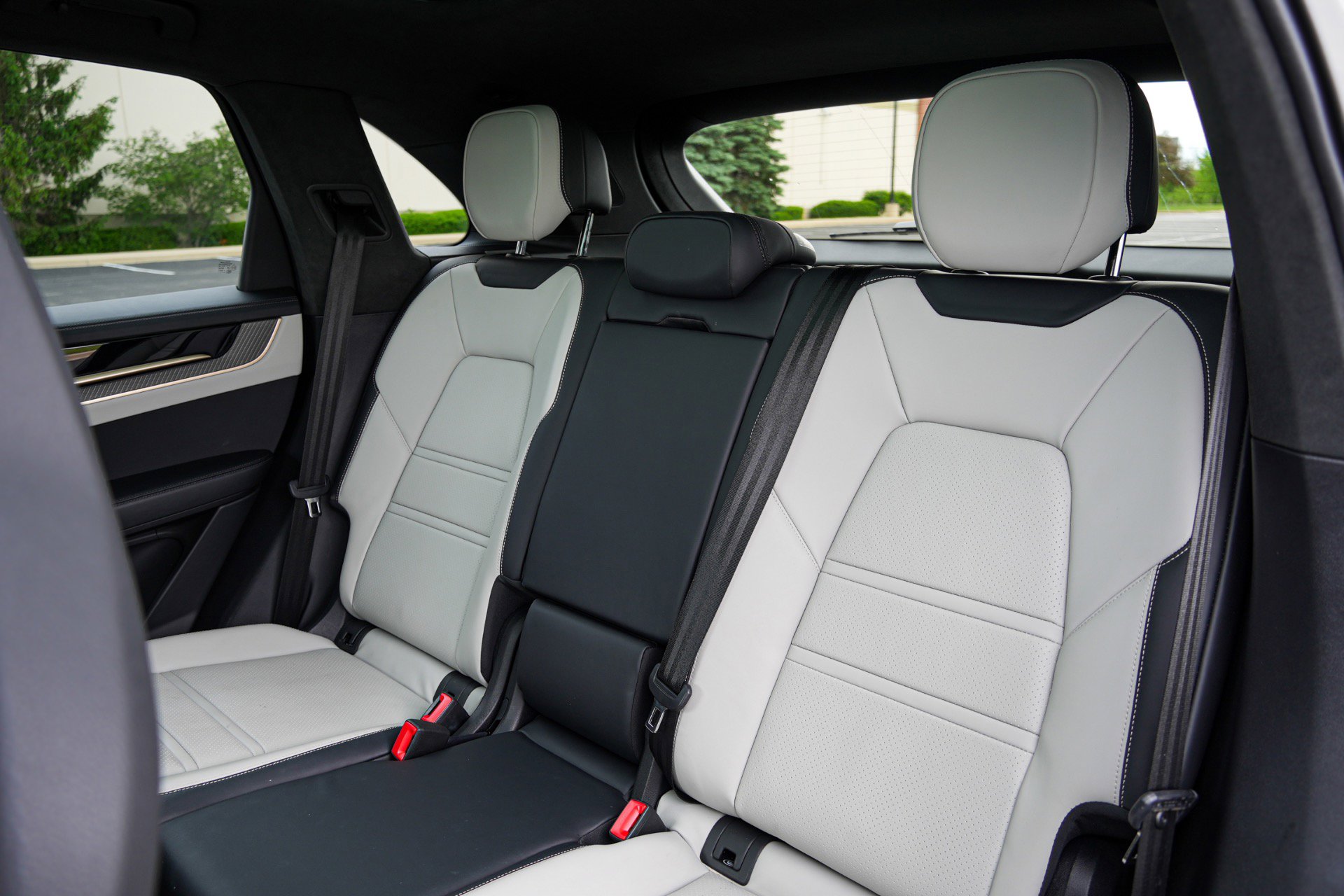 Used 2025 Porsche Cayenne GTS AWD/4WD image 23
