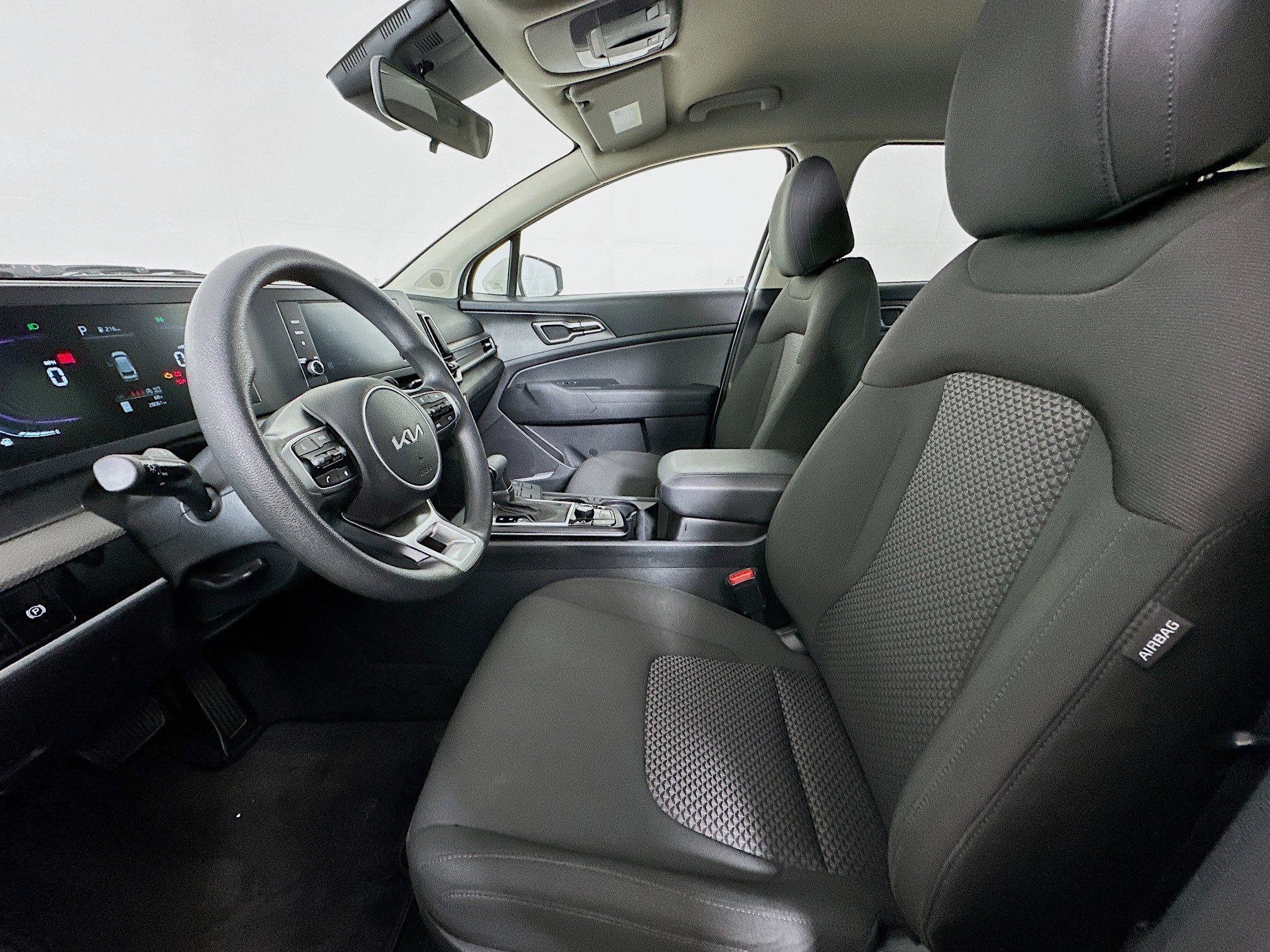 Used 2025 Kia Sportage LX image 13