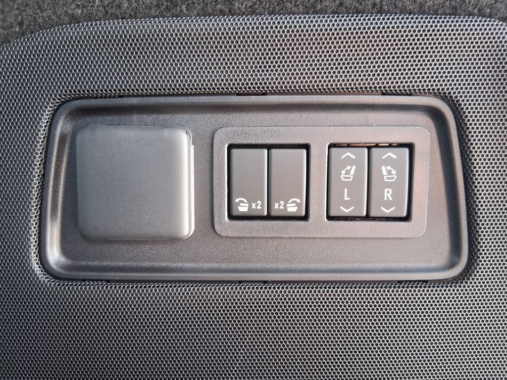 New 2026 Cadillac Escalade Platinum Sport w/ LPO, Floor Liner Package AWD/4WD image 7