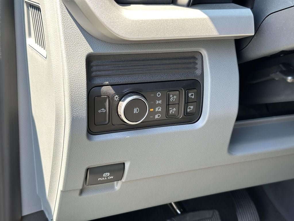 New 2026 Ford F250 XLT w/ FX4 Off-Road Package AWD/4WD image 17