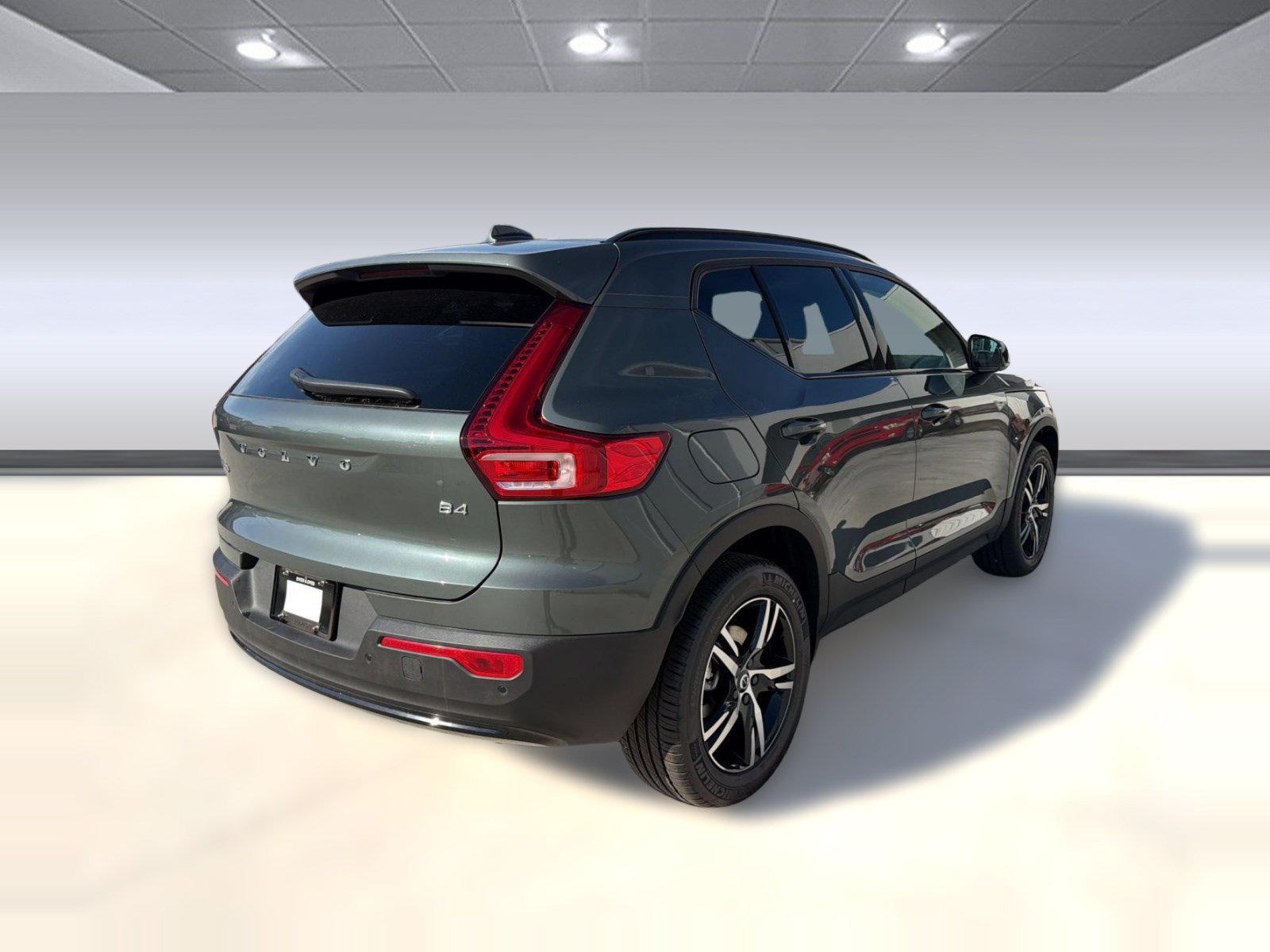New 2026 Volvo XC40 B4 Core w/ Climate Package FWD image 9