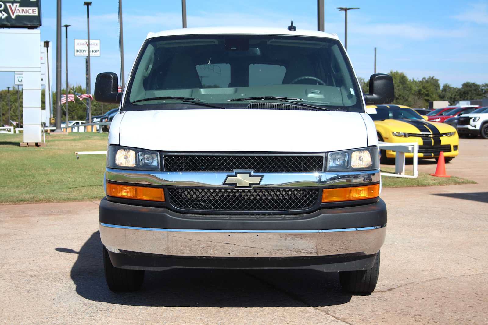 Used 2025 Chevrolet Express 3500 LT w/ LT Preferred Equipment Group RWD image 3