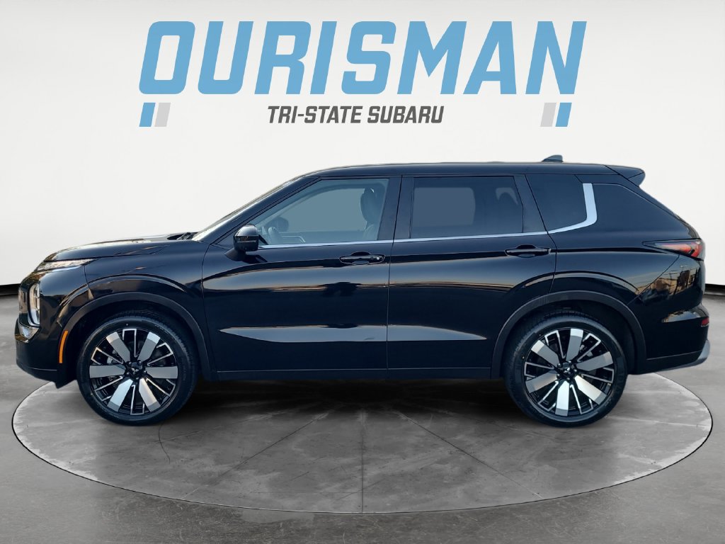 Used 2025 Mitsubishi Outlander SE AWD/4WD image 3