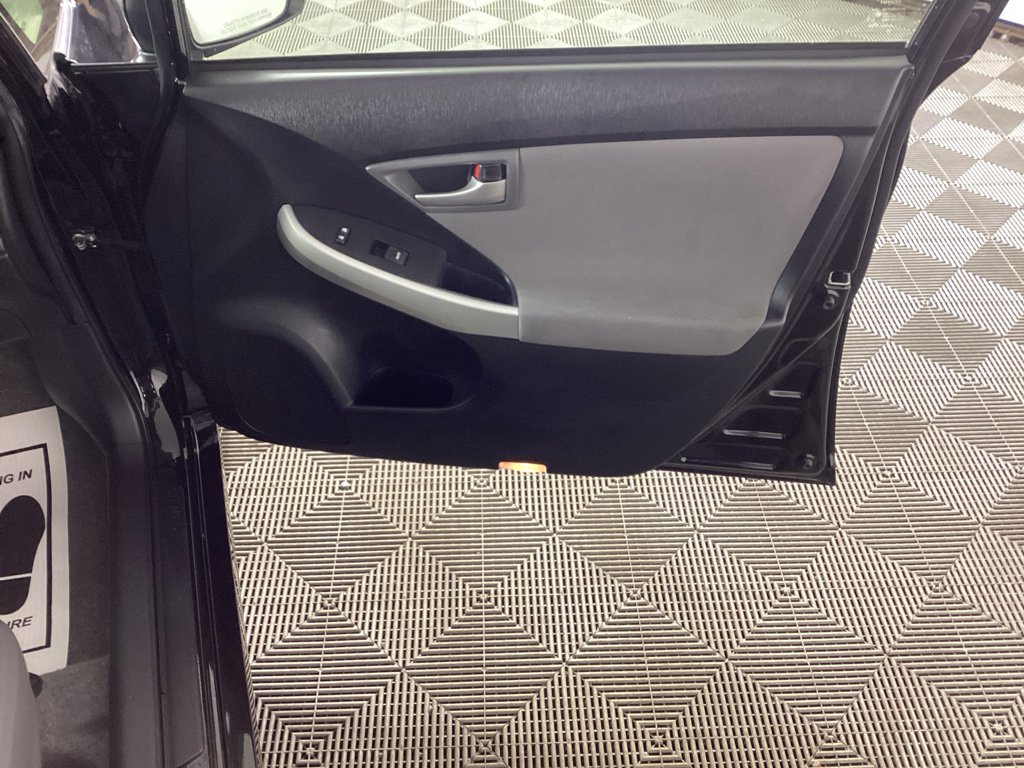 Used 2015 Toyota Prius Two image 9