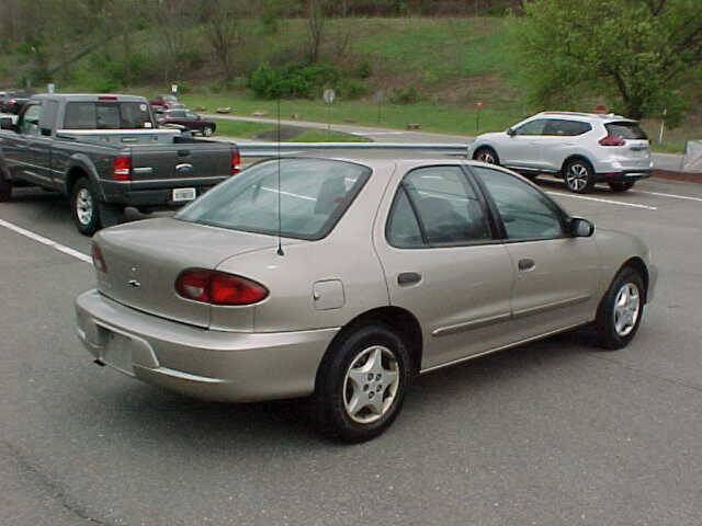 Used 2002 Chevrolet Cavalier Sedan FWD image 8