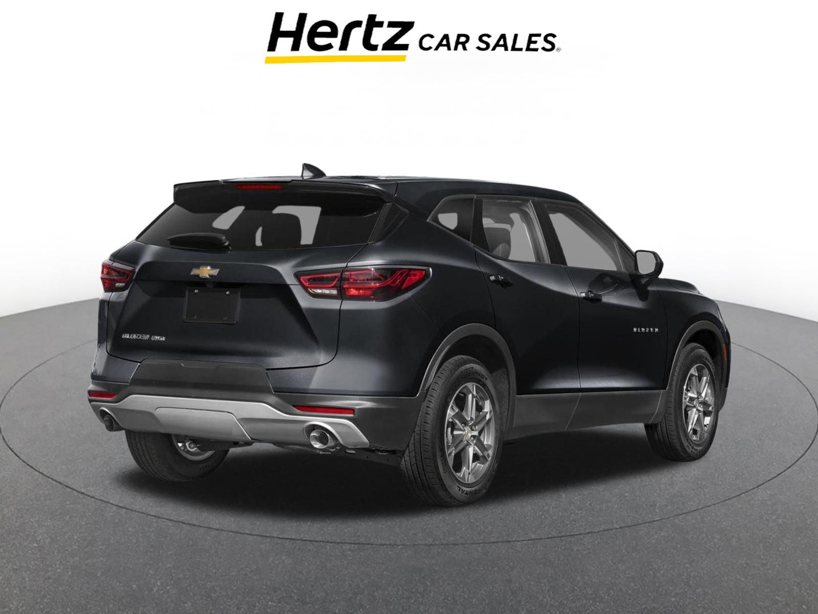 Used 2025 Chevrolet Blazer LT FWD image 2