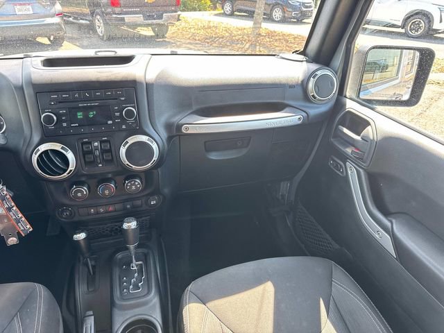 Used 2018 Jeep Wrangler Unlimited Sahara w/ Connectivity Group AWD/4WD image 19