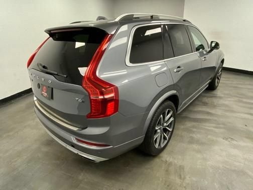 Used 2017 Volvo XC90 T6 Momentum w/ Vision Package AWD/4WD image 6