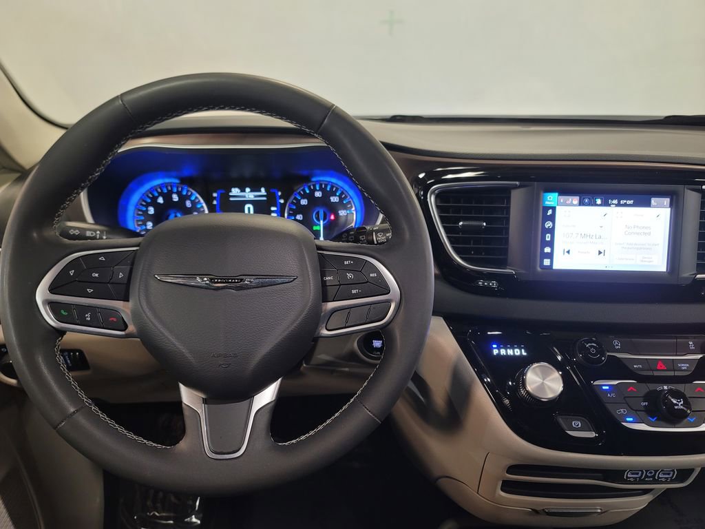 Used 2023 Chrysler Voyager LX image 11