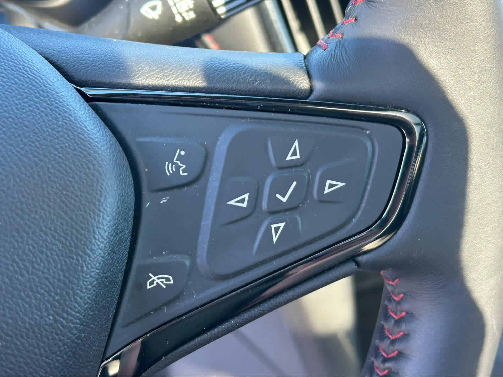 Used 2022 Chevrolet Equinox RS w/ RS Leather Package FWD image 25