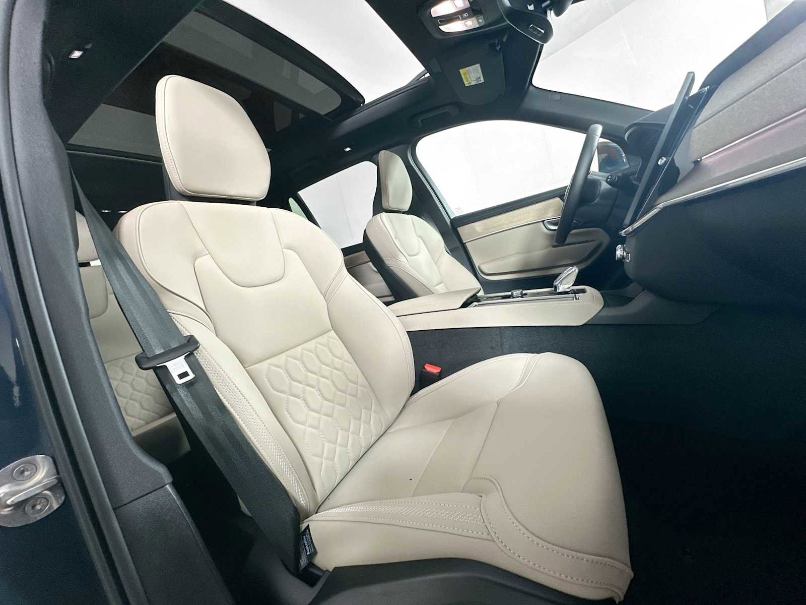 New 2026 Volvo XC90 T8 Plus image 27