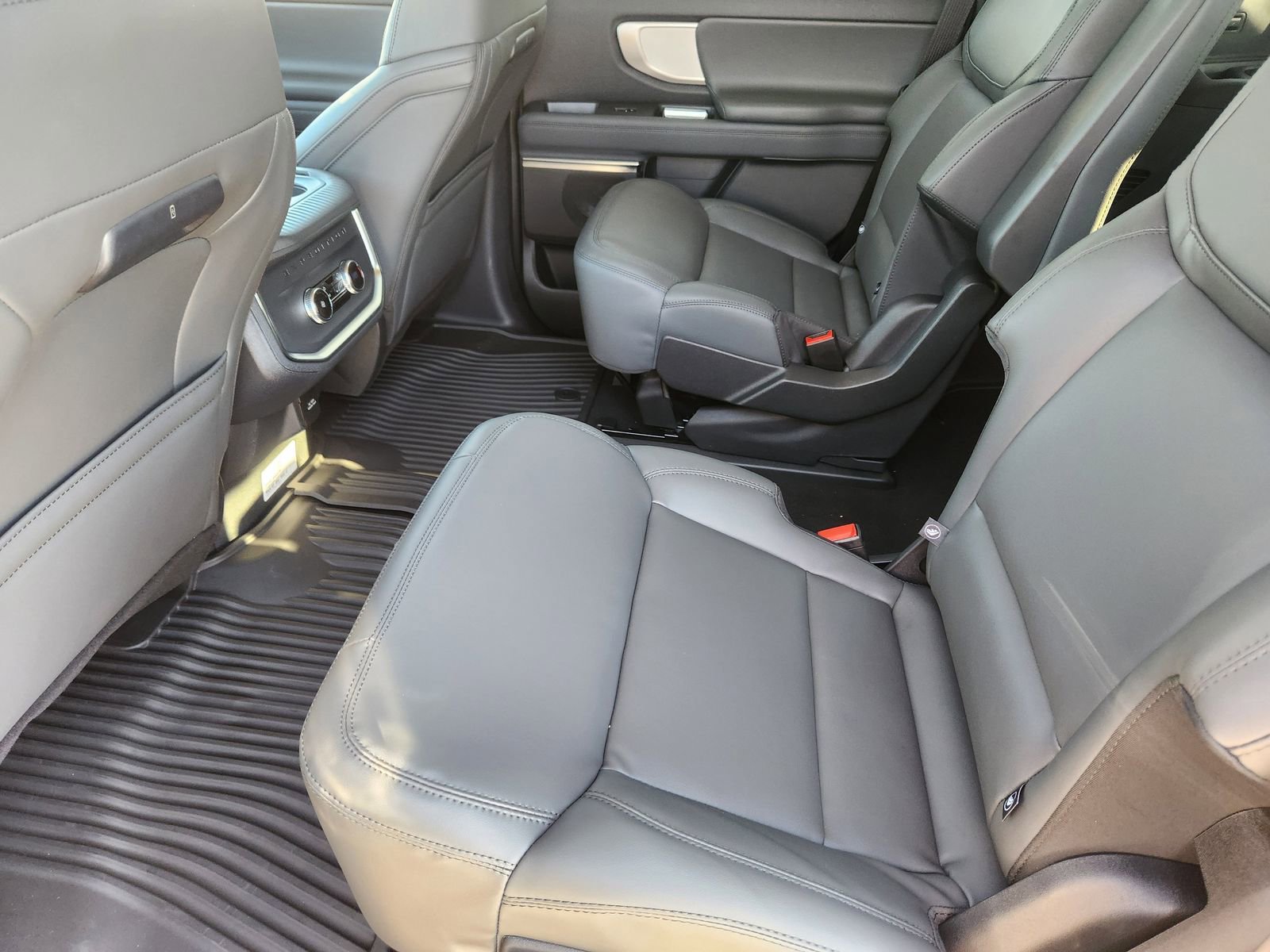 New 2026 Ford Expedition Active image 25