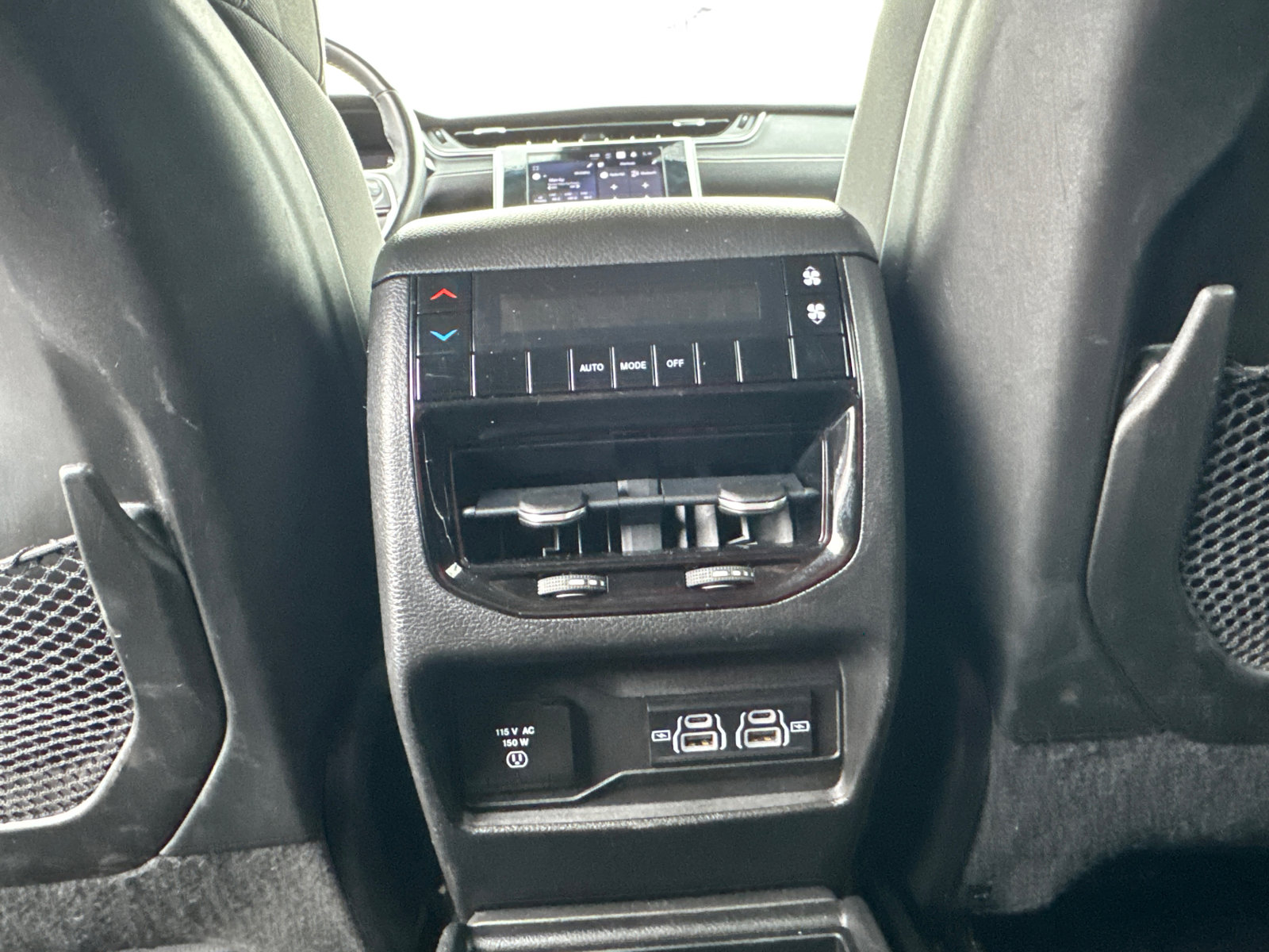 Used 2022 Jeep Grand Cherokee L Laredo w/ Luxury Tech Group I AWD/4WD image 8