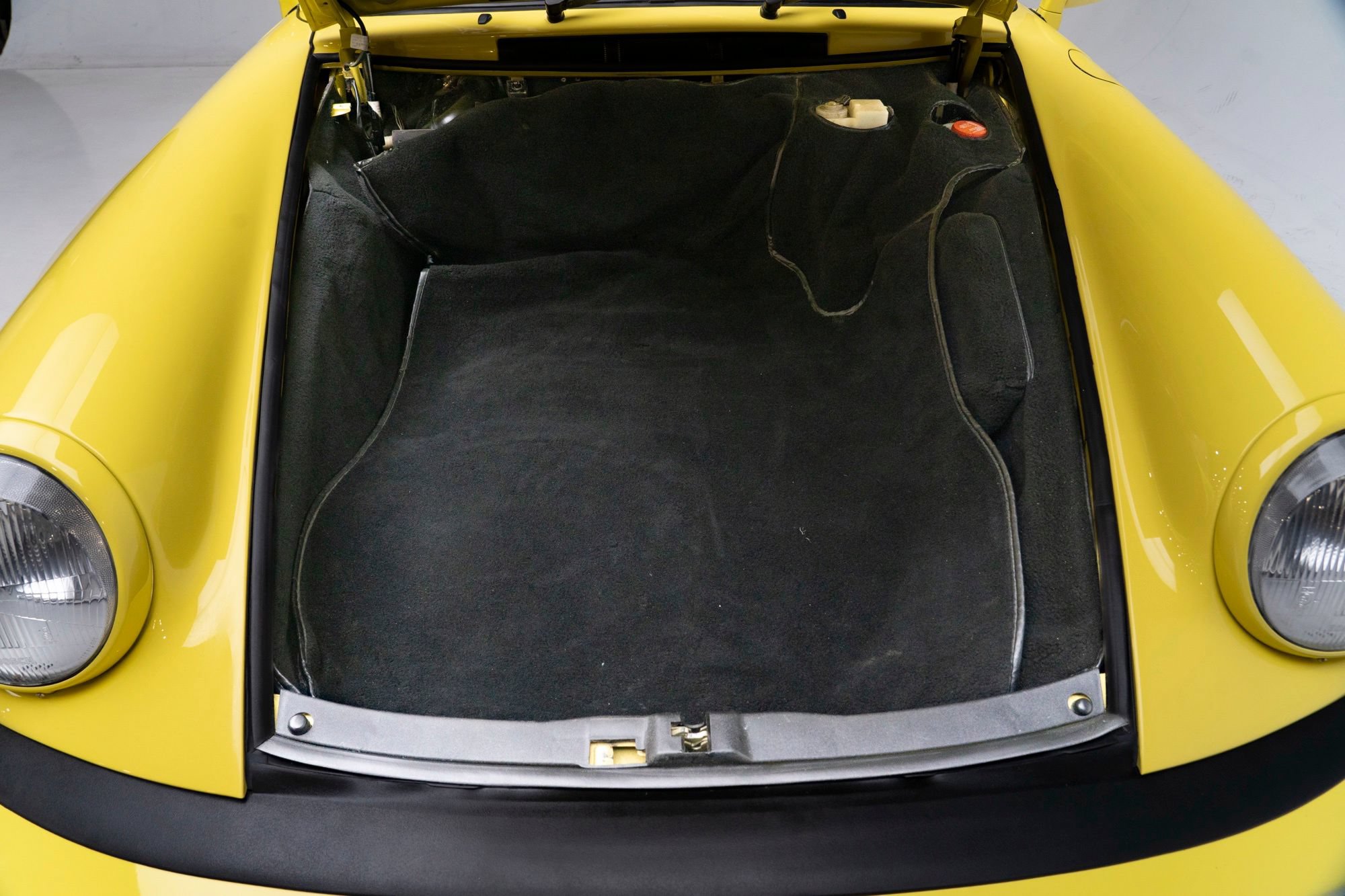 Used 1988 Porsche 911 Carrera RWD image 48