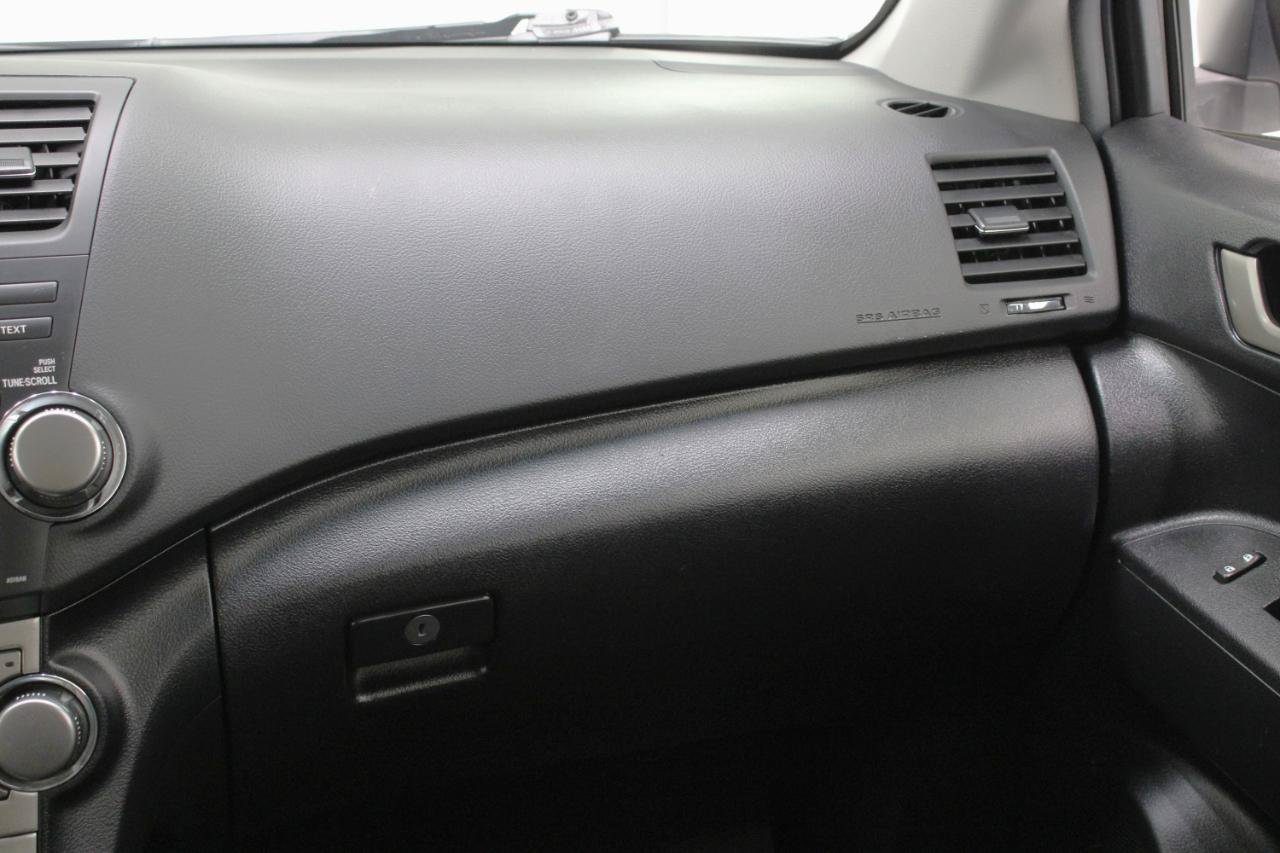 Used 2011 Toyota Highlander SE w/ Tow Pkg FWD image 57