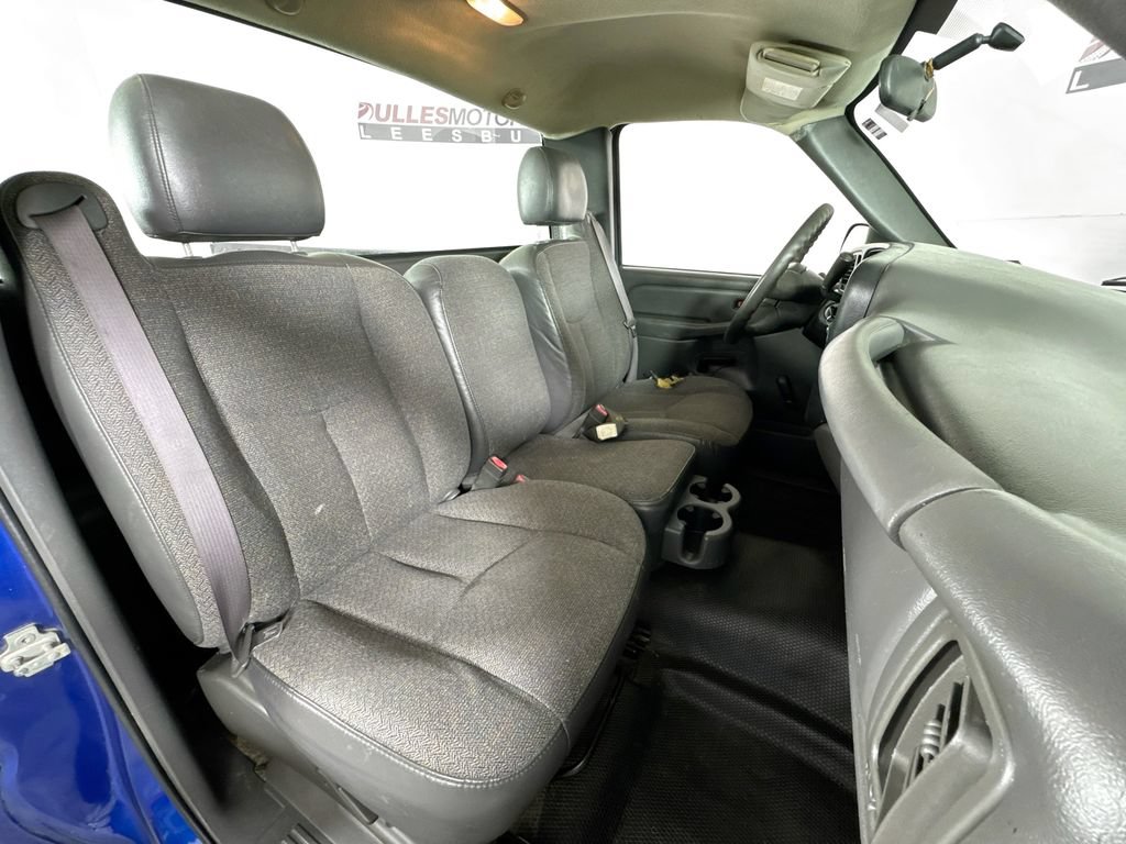 Used 2004 Chevrolet Silverado 2500 W/T RWD image 20