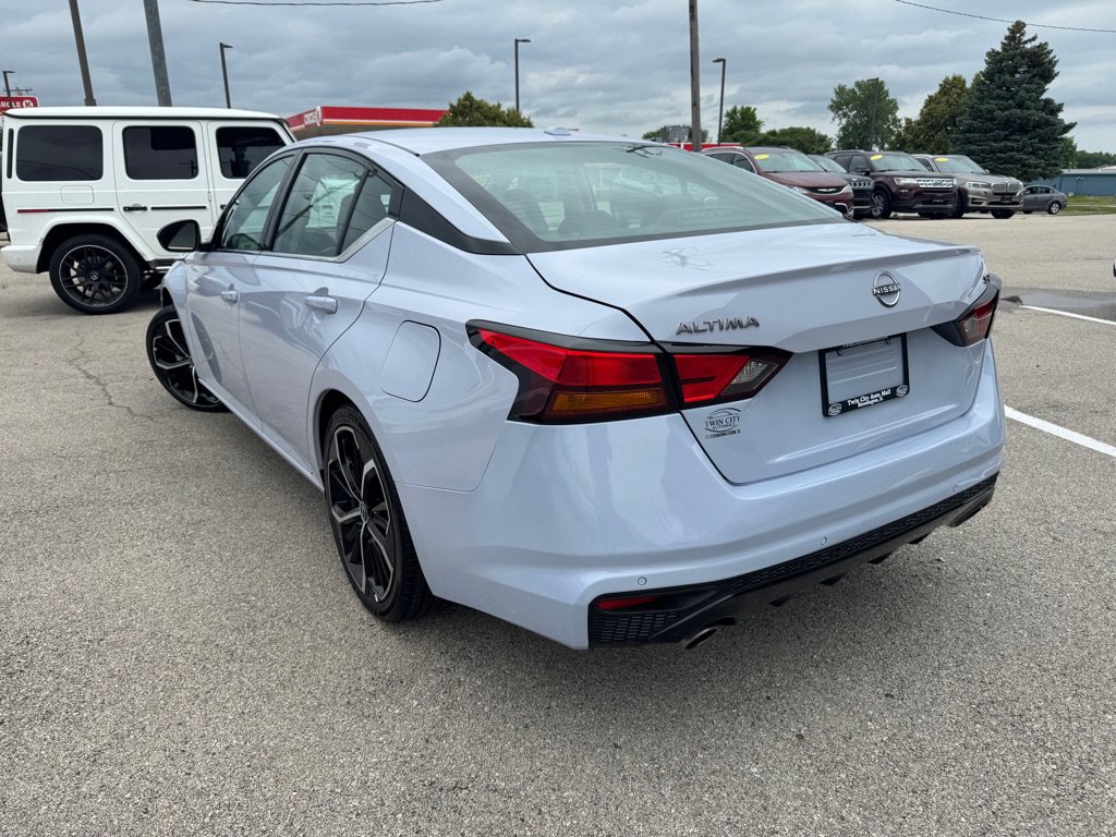 Used 2025 Nissan Altima 2.5 SR FWD image 6