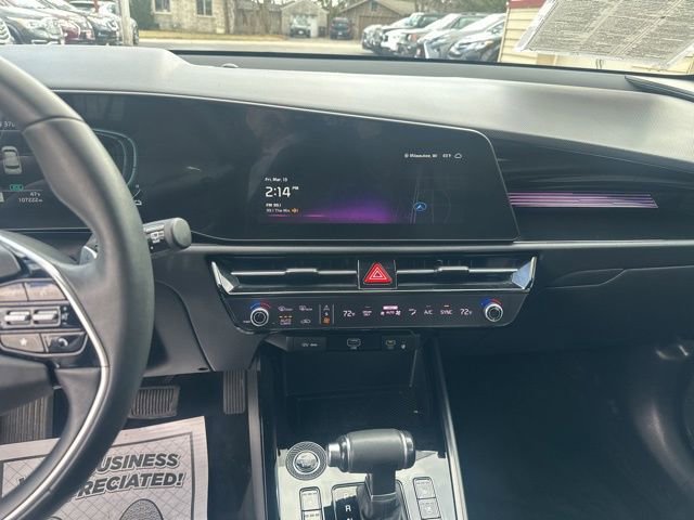 Used 2023 Kia Niro SX image 9