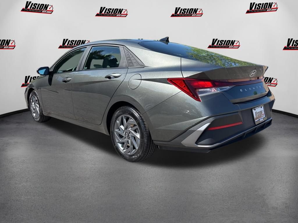 Certified 2024 Hyundai Elantra SEL FWD image 8