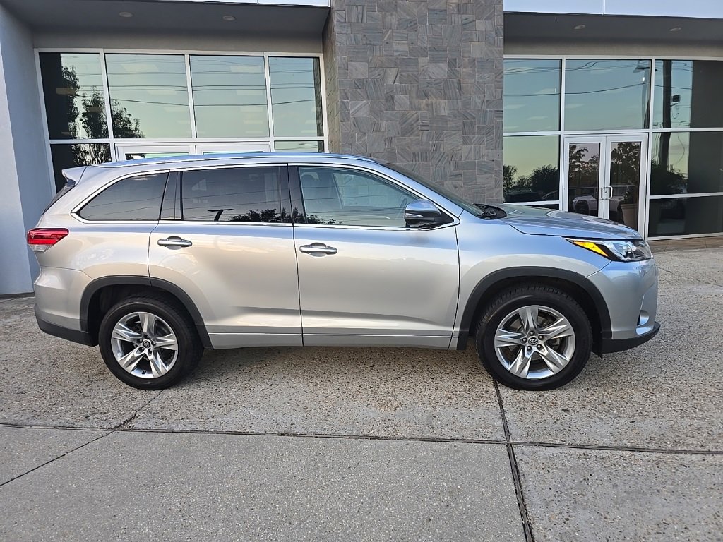 Used 2018 Toyota Highlander Limited image 2