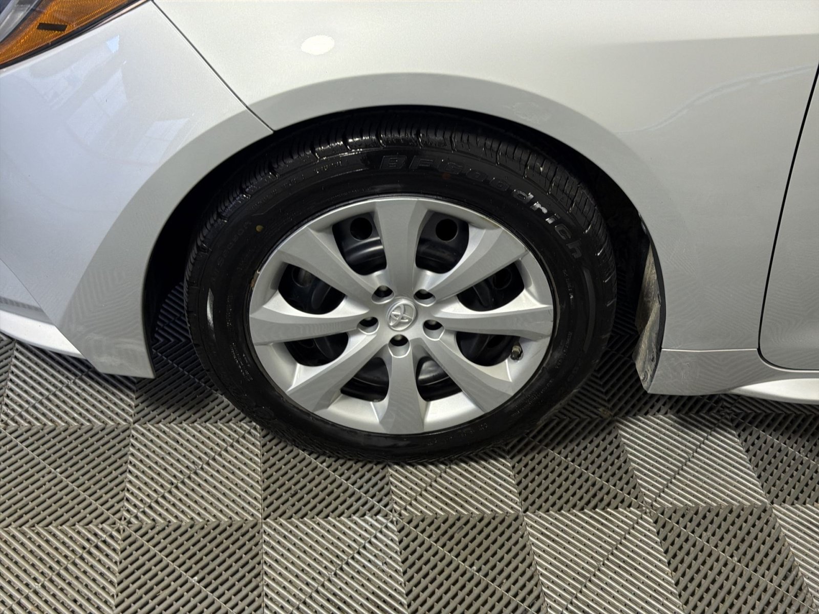 Used 2023 Toyota Corolla LE FWD image 12