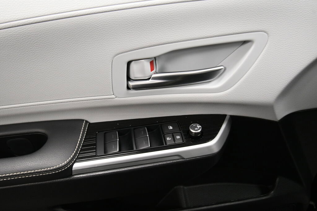 Used 2025 Toyota Sienna XSE w/ XSE Plus Package image 11