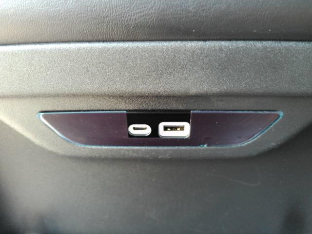 Used 2025 Chrysler Pacifica Limited FWD image 32