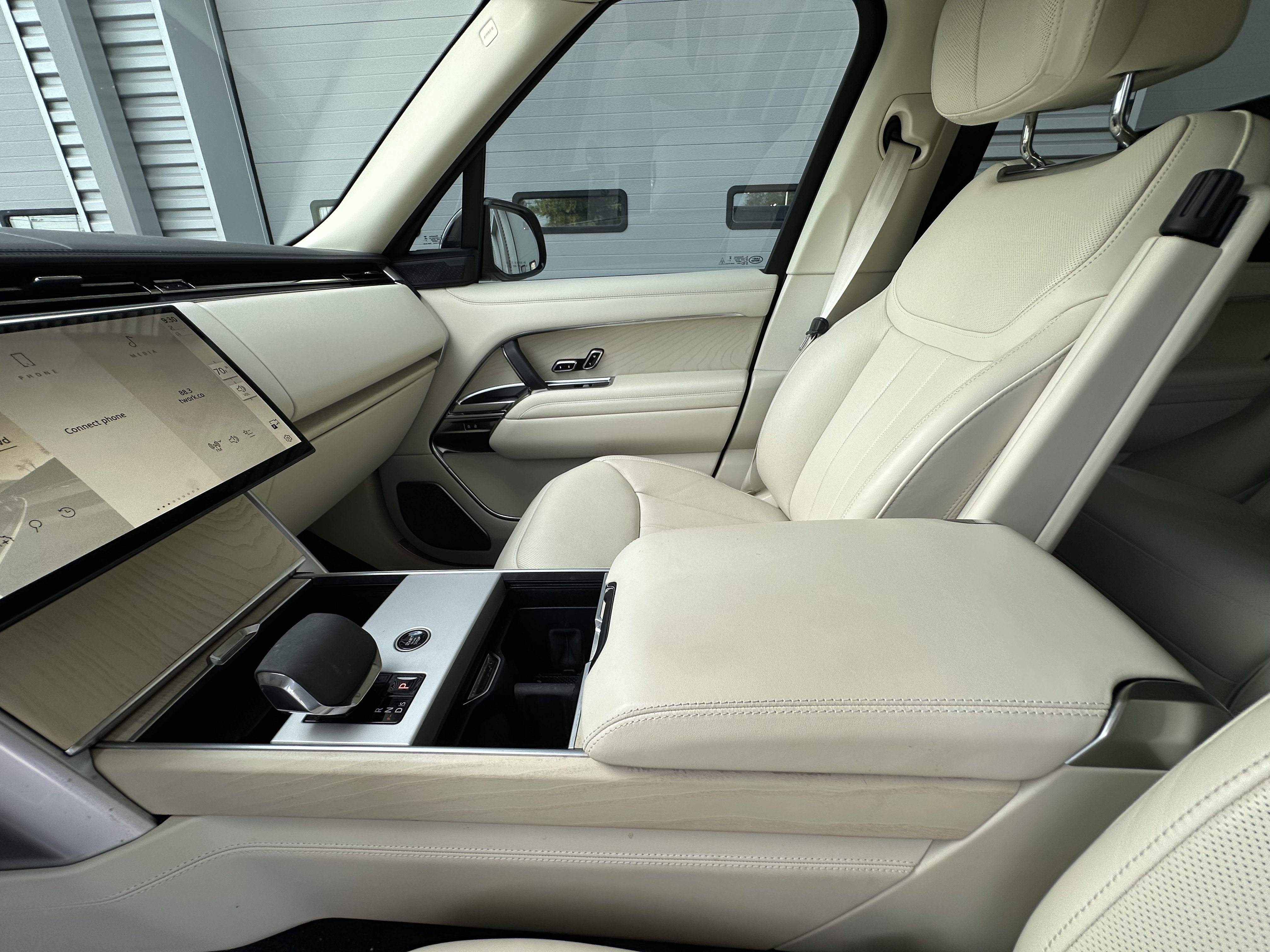 Certified 2024 Land Rover Range Rover Autobiography AWD/4WD image 25