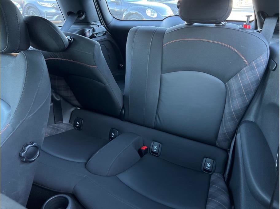 Used 2017 MINI Cooper S image 9