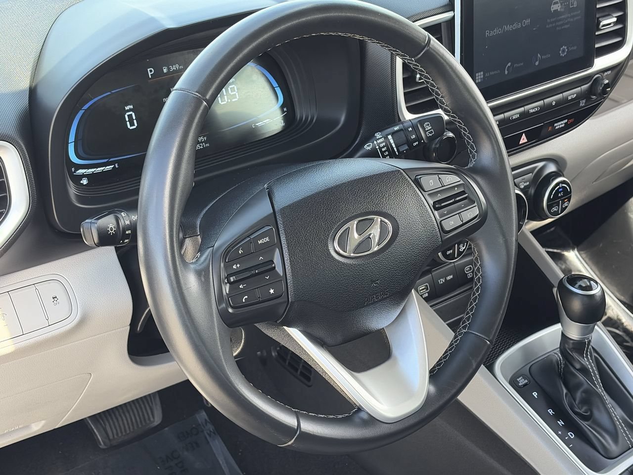 Used 2025 Hyundai Venue SEL FWD image 12