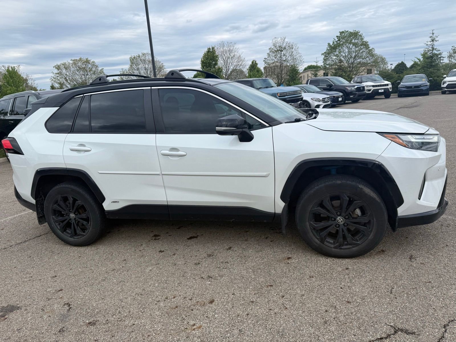 Used 2023 Toyota RAV4 XSE AWD/4WD image 4