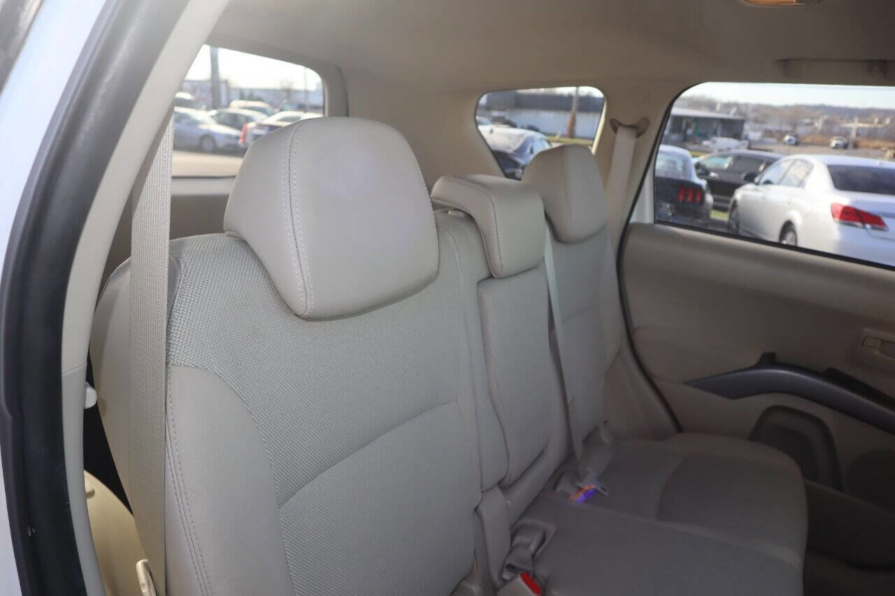 Used 2008 Mitsubishi Outlander SE image 27