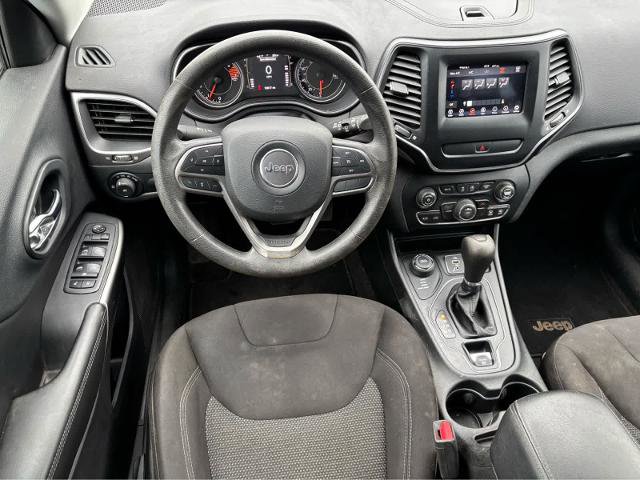 Used 2019 Jeep Cherokee Latitude w/ Popular Appearance Group image 18