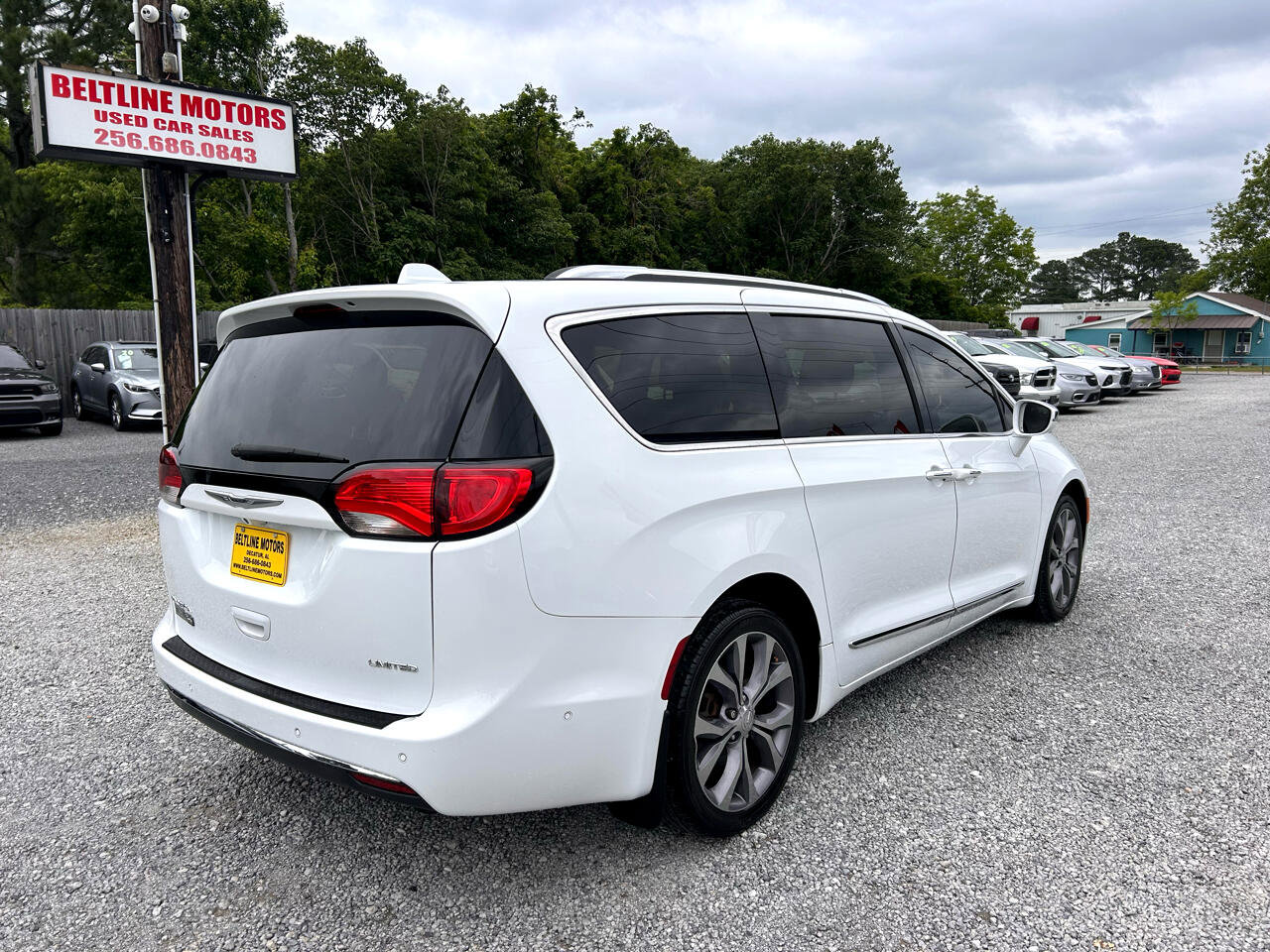 Used 2020 Chrysler Pacifica Limited image 2