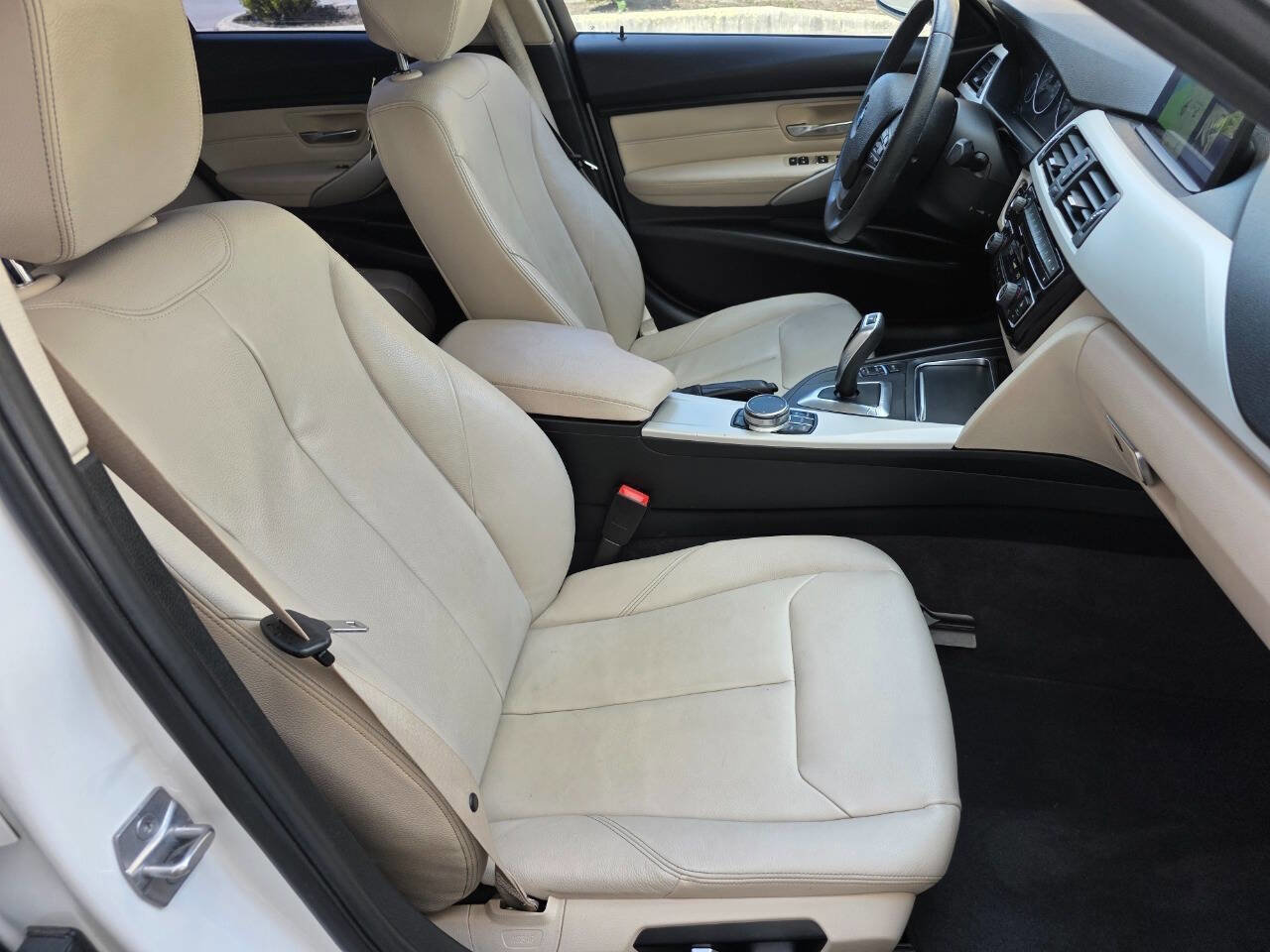 Used 2018 BMW 320i Sedan image 25