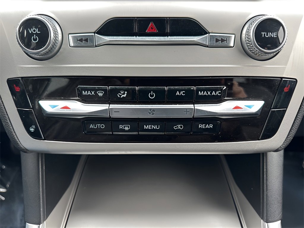 Used 2022 Ford Explorer XLT w/ Equipment Group 202A image 20