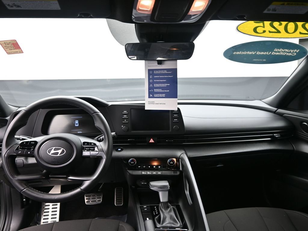 Used 2025 Hyundai Elantra Sport image 28