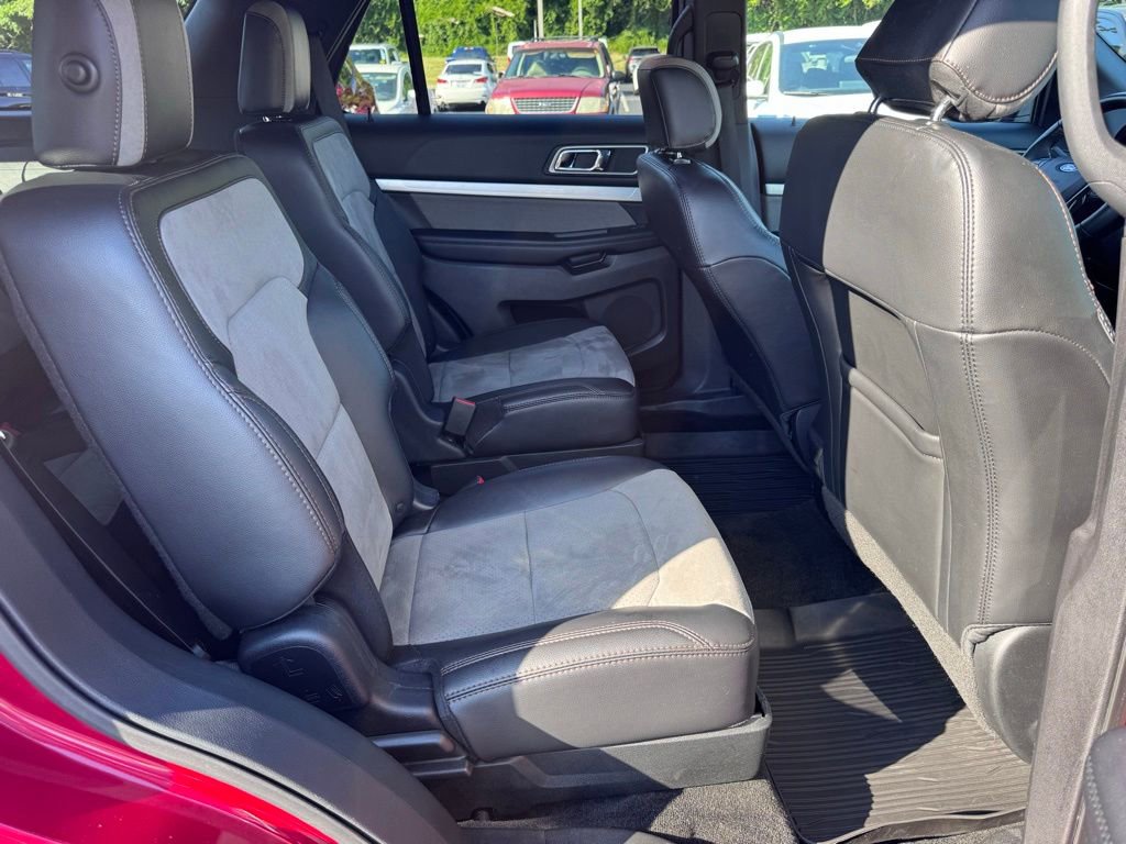 Used 2017 Ford Explorer XLT w/ Equipment Group 202A FWD image 30